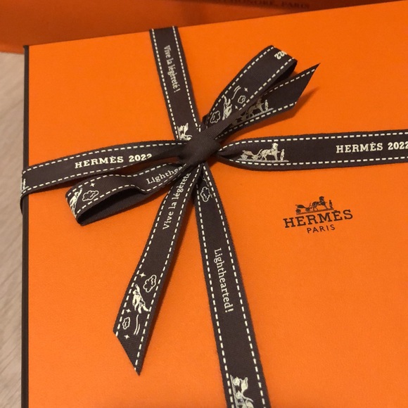 Hermes Box with Bag and Magazines SOLD - Picture 2 of 12
